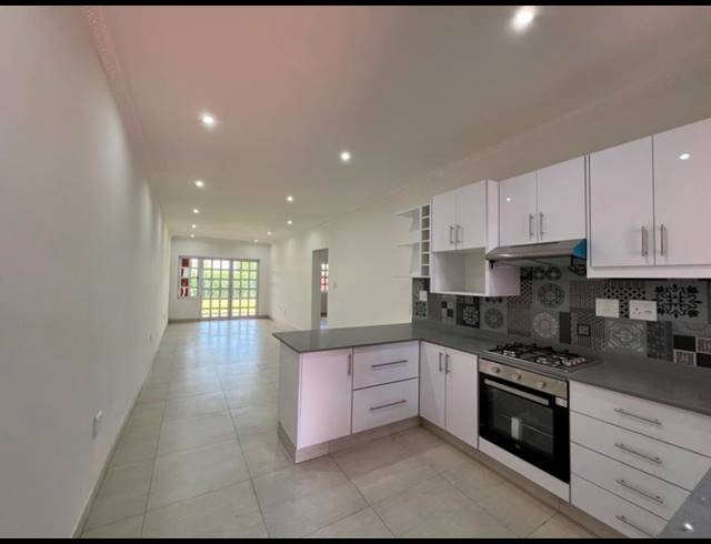 2 BEDROOM TOWNHOUSE FOR SALE IN LINCOLN MEADE